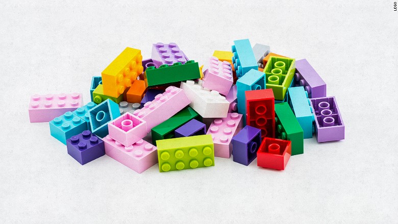 150623170455-legos-pile-780x439